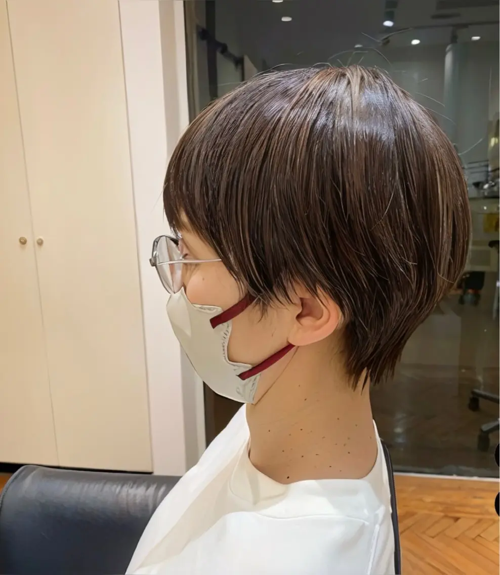 ショート カラー イヤリングカラー ハイライトカラー イルミナカラー ボブ ハイライト ショート✖️縮毛矯正 ✂️秋山知穂✂️のヘアスタイル