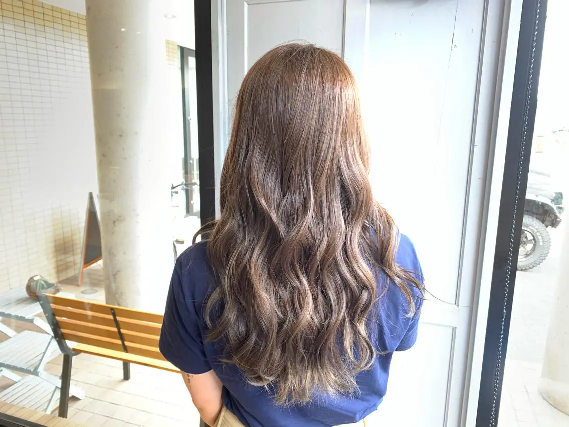 ロング カラー アッシュ グラデーションカラー ヘアカラー トリートメント ツキダテ ユイのヘアスタイル