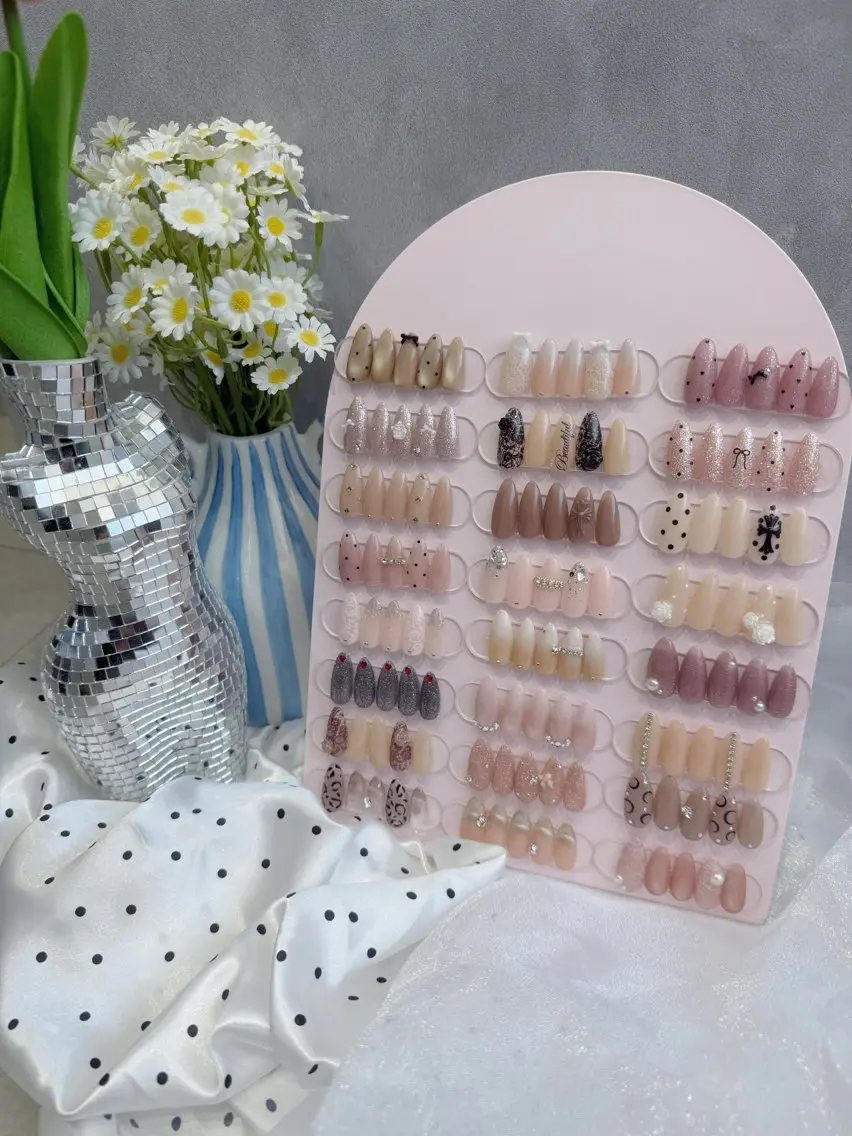 ネイル ハンドネイル esterella 𝐌𝐈𝐘𝐔𝐔のネイルデザイン