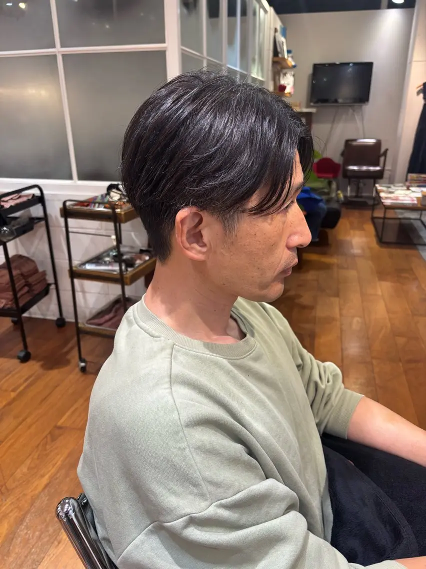 メンズ センターパート 岩崎 優のヘアスタイル