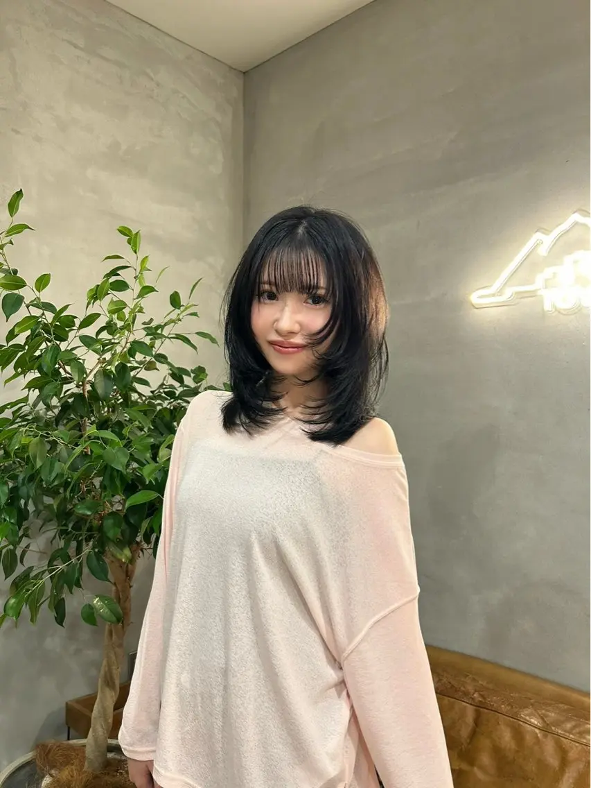 セミロング カット hale airiのヘアスタイル