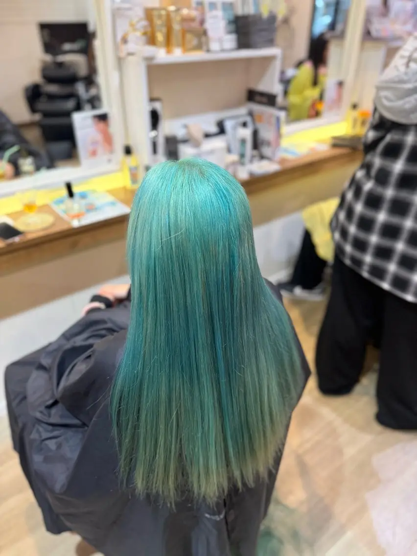 ロング ロング ヘアカラー 武原 虹音のヘアスタイル