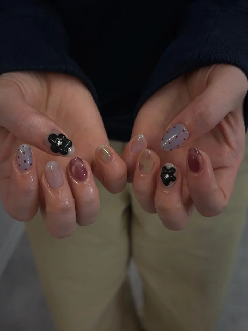 ネイル チークネイル ドット ジェルネイル マグネットネイル ニュアンスネイル ハンドネイル ハンドケア Bana_ Nailのネイルデザイン