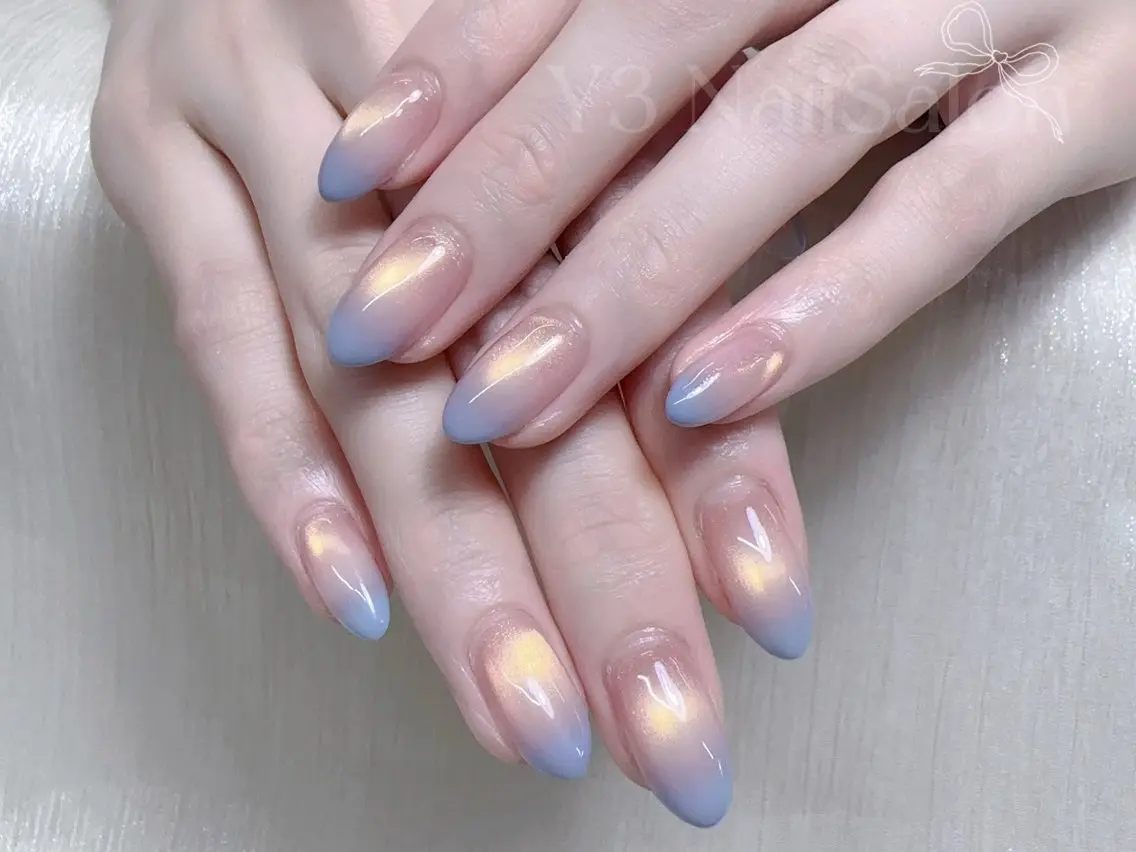 ネイル ブルー グラデーション 氷ネイル・うるうるネイル キラキラネイル 水色 ハンドネイル Y3 NailSalonのネイルデザイン