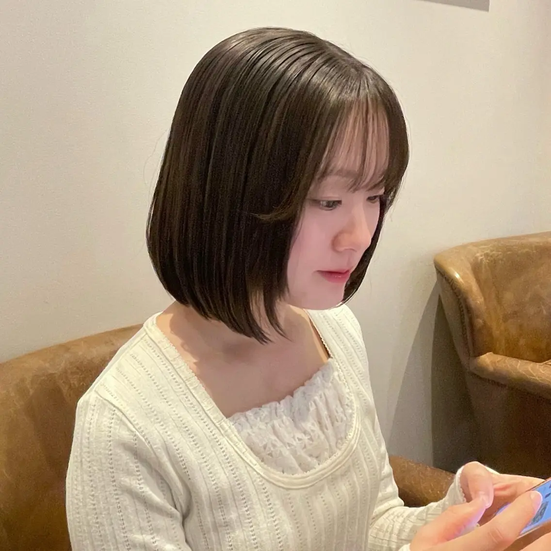 ショート ボブ カット 縮毛矯正 透け感カラー/レイヤ ーAI🪽🩵のヘアスタイル