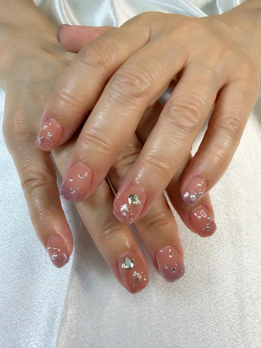 ネイル フラッシュネイル キラキラネイル ピンク ハンドネイル iro+ nailのネイルデザイン