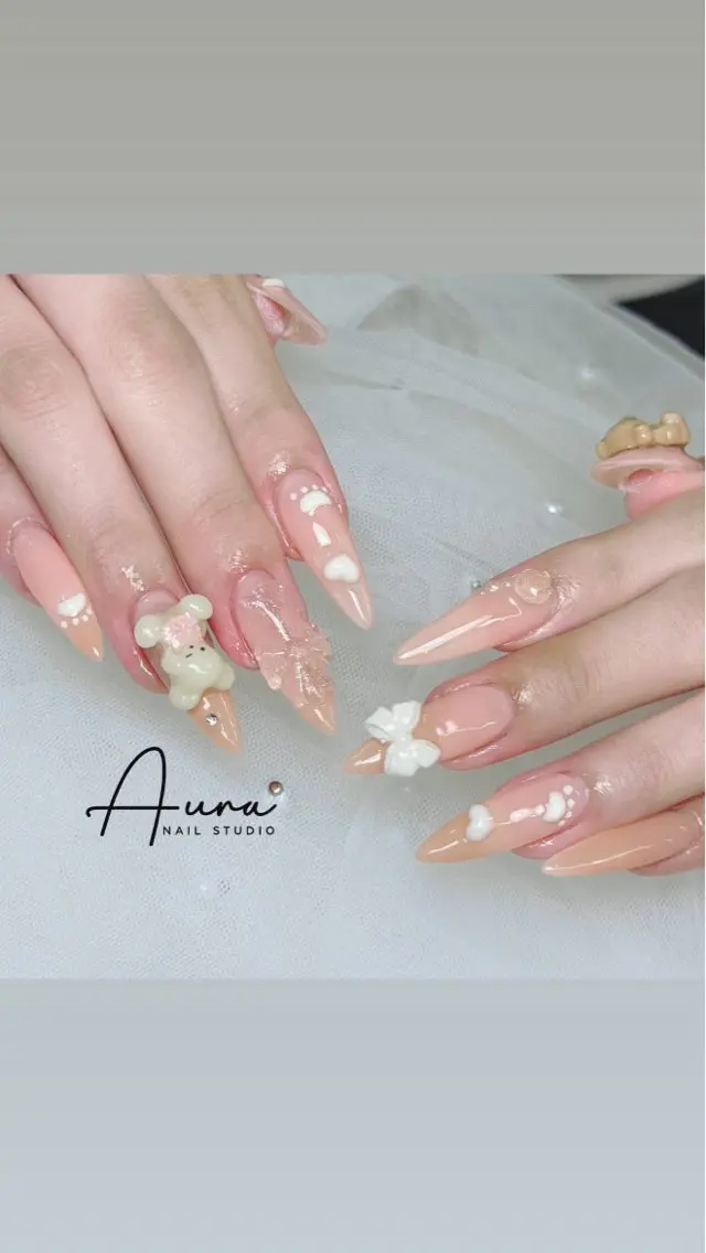 ネイル アートネイル クリアネイル ガーリー ハート 韓国ネイル ハンドネイル Aura Nail Studioのネイルデザイン