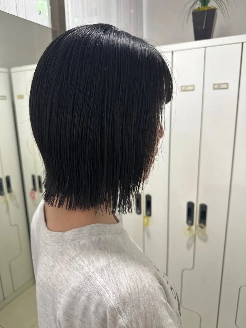 ミディアム 木曜日空きあり‼️ 艶々カラー🩷のヘアスタイル