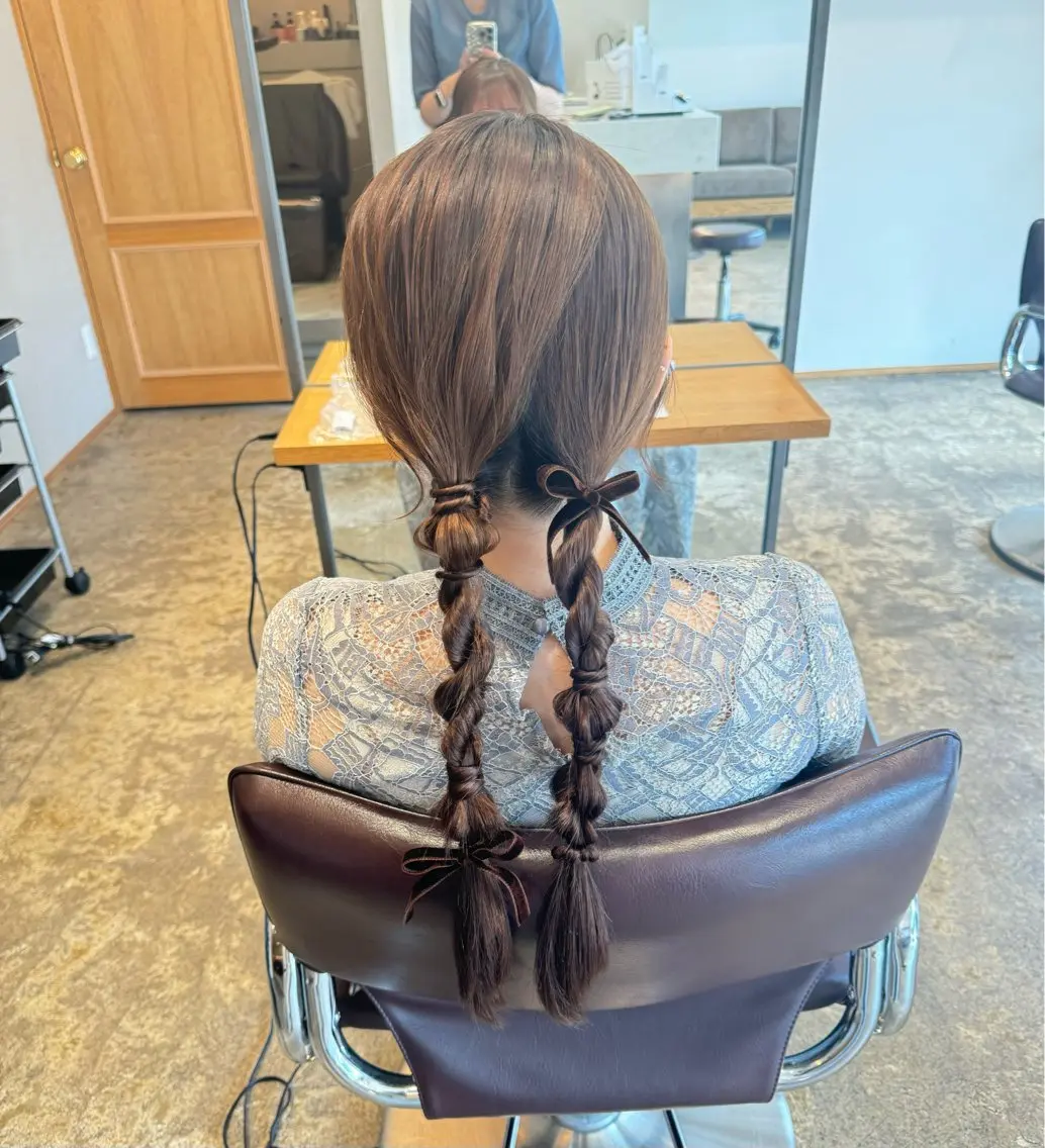 セミロング カラー ヘアアレンジ ヘアセット RINA 🦋🫧のヘアスタイル
