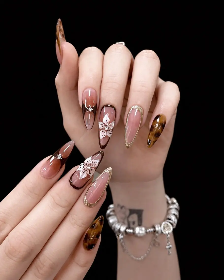 ネイル フレンチネイル ジェルネイル 韓国ネイル マグネットネイル 持ち込み ハンドネイル Royal Nail-RINAのネイルデザイン