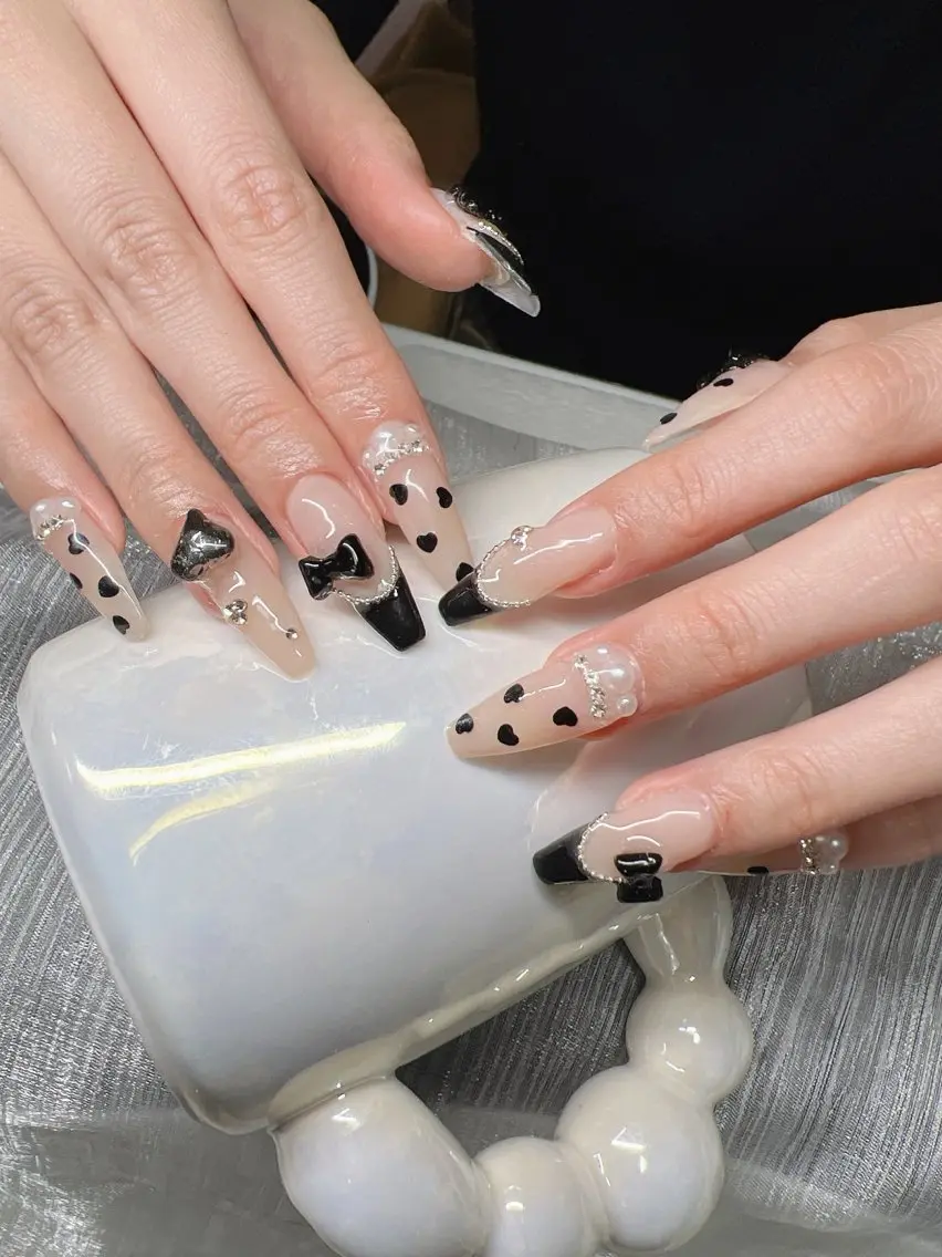 ネイル オーロラネイル チークネイル 長さ出し フットネイル フレンチネイル ハンドネイル Lee Nailsのネイルデザイン