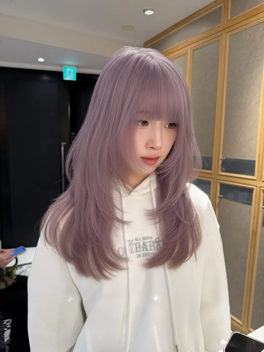 セミロング カット ヘアカラー トリートメント 淡いハイトーンカラー レイヤーカットゆうかのヘアスタイル