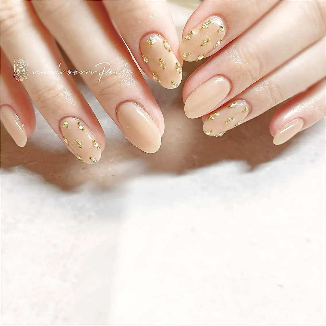 ネイル キラキラネイル ショートネイル ストーンネイル ハンドネイル nail room Perleのネイルデザイン