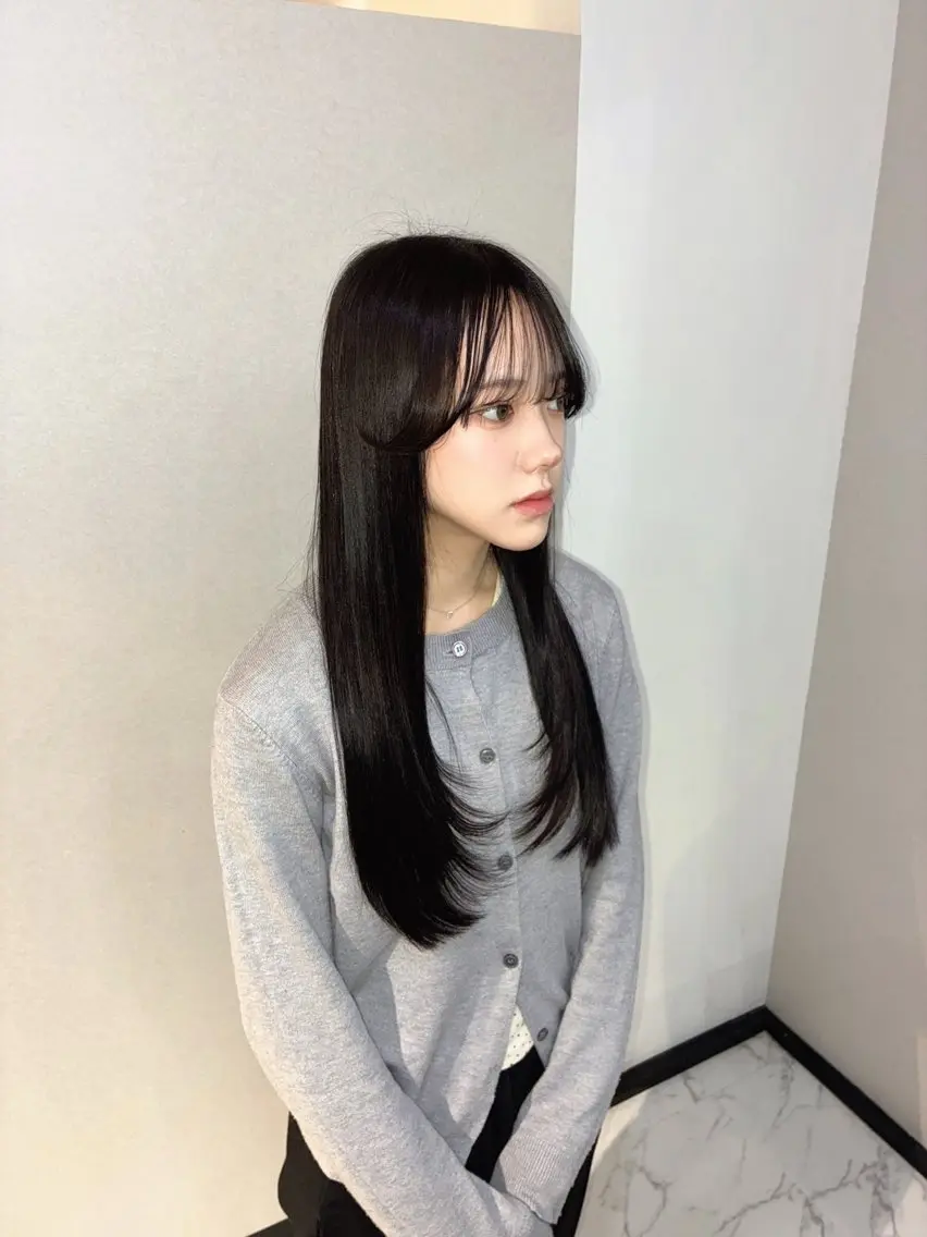ロング カラー カット 縮毛矯正 ハナダ メイのヘアスタイル