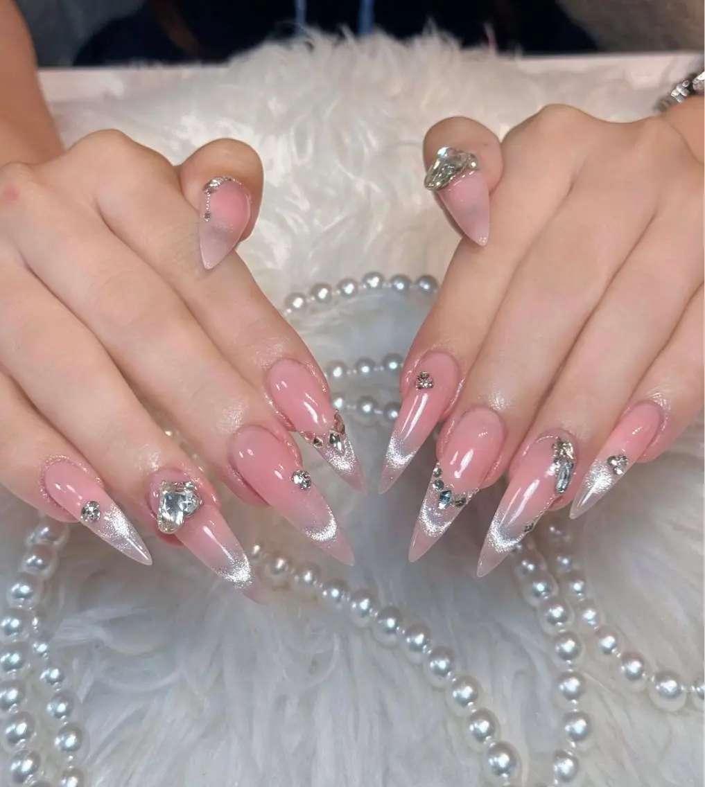 ネイル チークネイル ドット フレンチネイル グラデーション ハート ハンドネイル Julli NailStudioのネイルデザイン