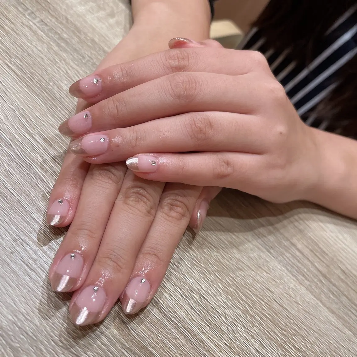 ネイル ストーンネイル liberté🫧 新小岩のネイルデザイン