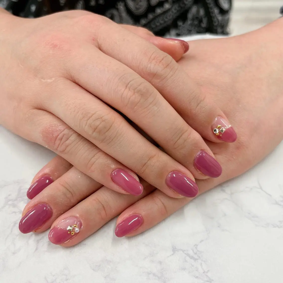 ネイル フレンチネイル 斜めフレンチ シンプルネイル ハンドネイル Bianca TORII🌞のネイルデザイン