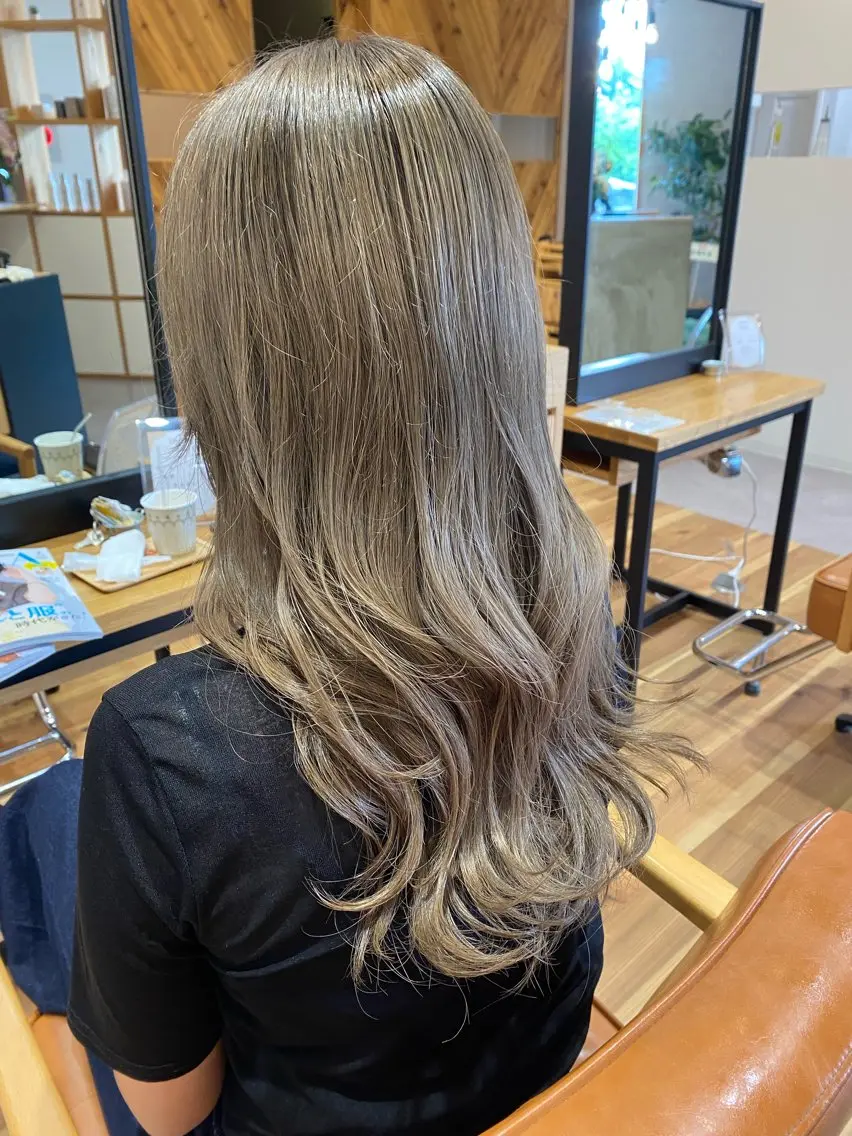 ロング カラー グレージュ biss flare /seyoのヘアスタイル