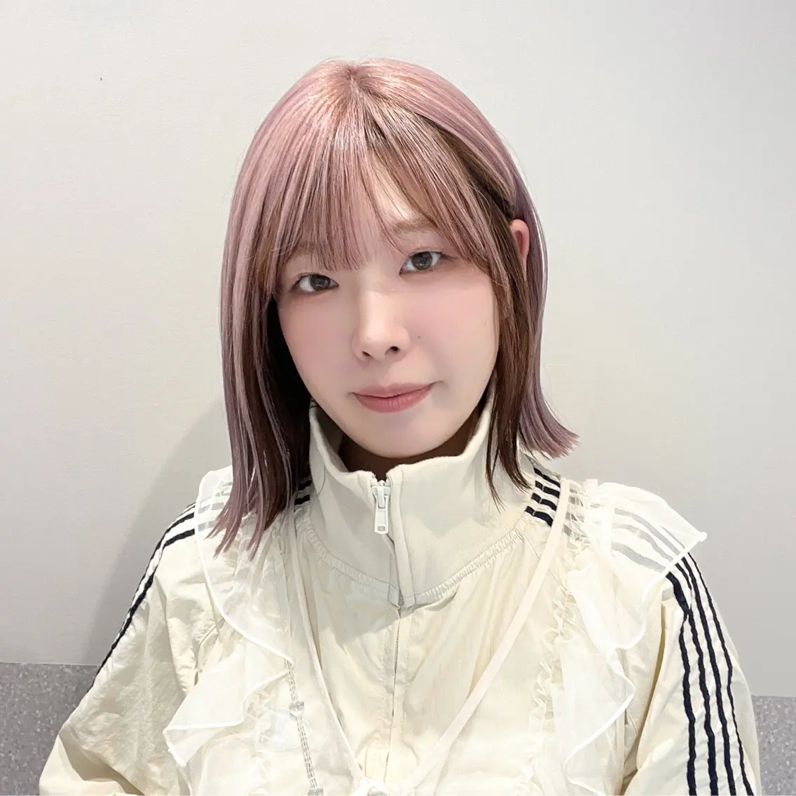 ミディアム カラー ヘアカラー 🩵ブリーチカラー MIORI🩵のヘアスタイル