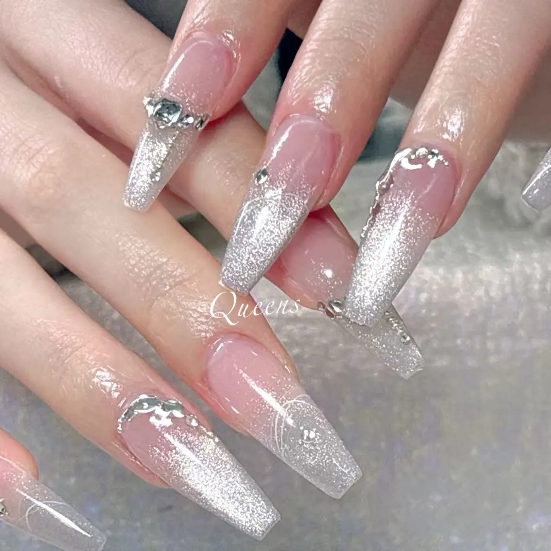 ネイル ハンドネイル Queens テイのネイルデザイン