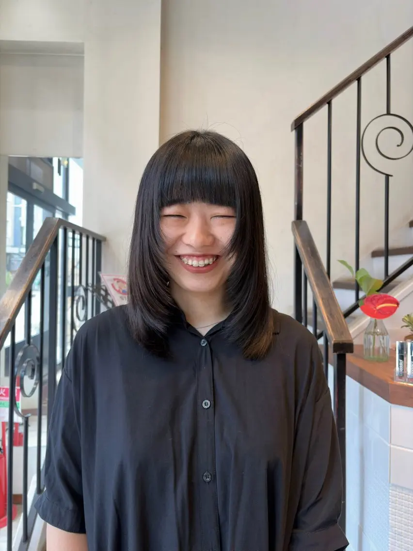 ミディアム ミディアムレイヤー レイヤーカット 本木 彩音のヘアスタイル