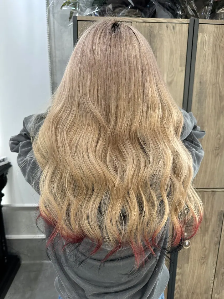 ロング ヘアカラー 鈴木 菜々映のヘアスタイル