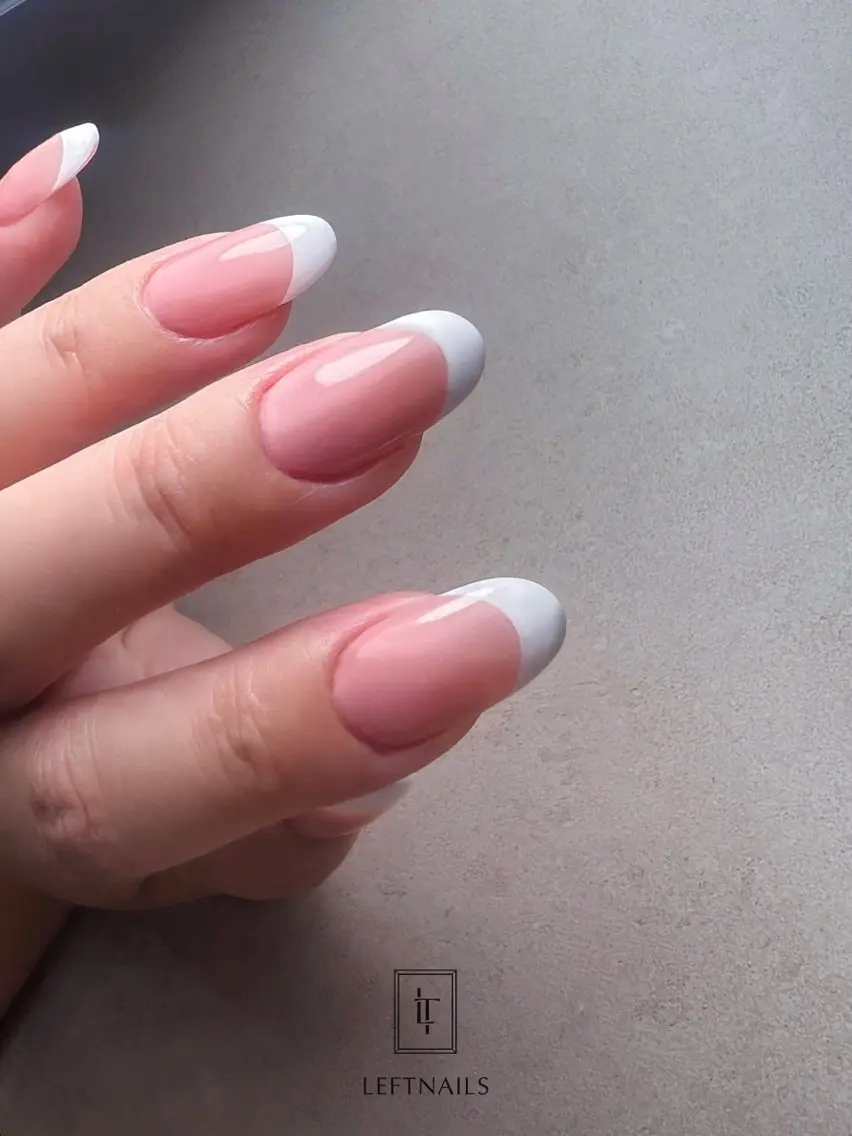 ネイル フレンチネイル ハンドネイル LEFTNAILS フィルインニュアンスのネイルデザイン