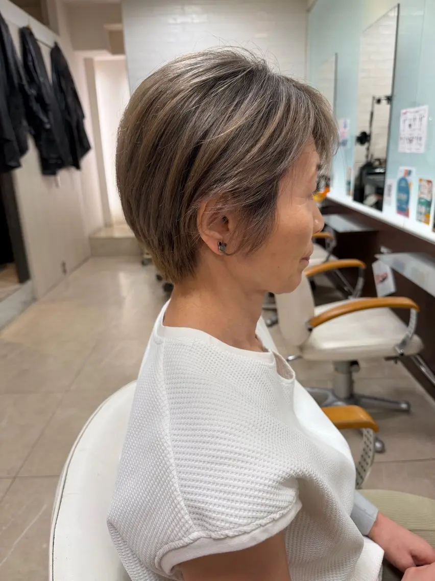 ショート moe 美髪矯正 ストレートのヘアスタイル