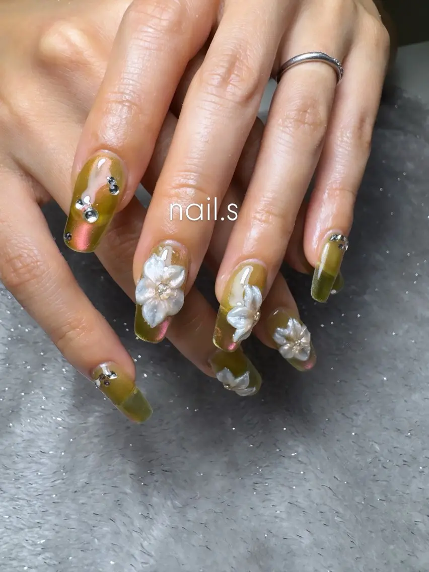 ネイル グリーン マグネットネイル ストーンネイル ハンドネイル nail.s misatoのネイルデザイン
