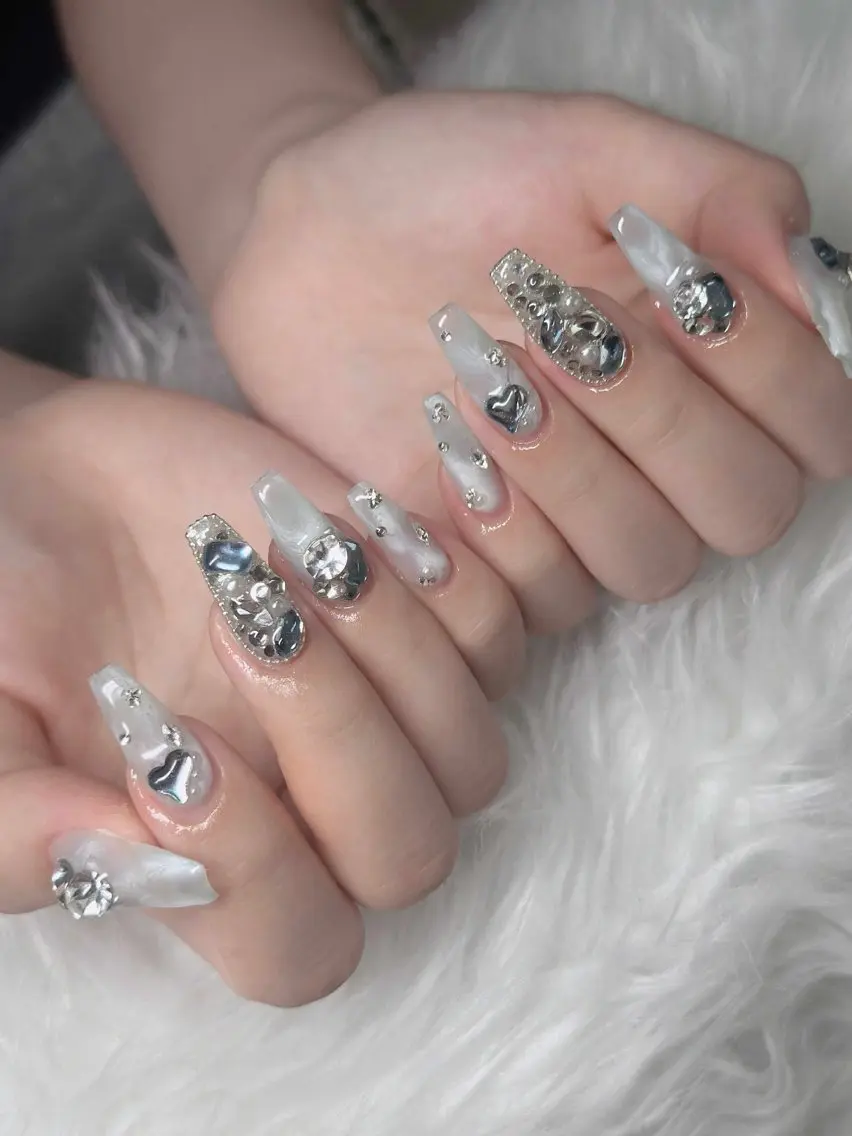 ネイル フレンチネイル ジェルネイル ガラスフレンチ ハロウィン ハート H.baby Nail Salonのネイルデザイン