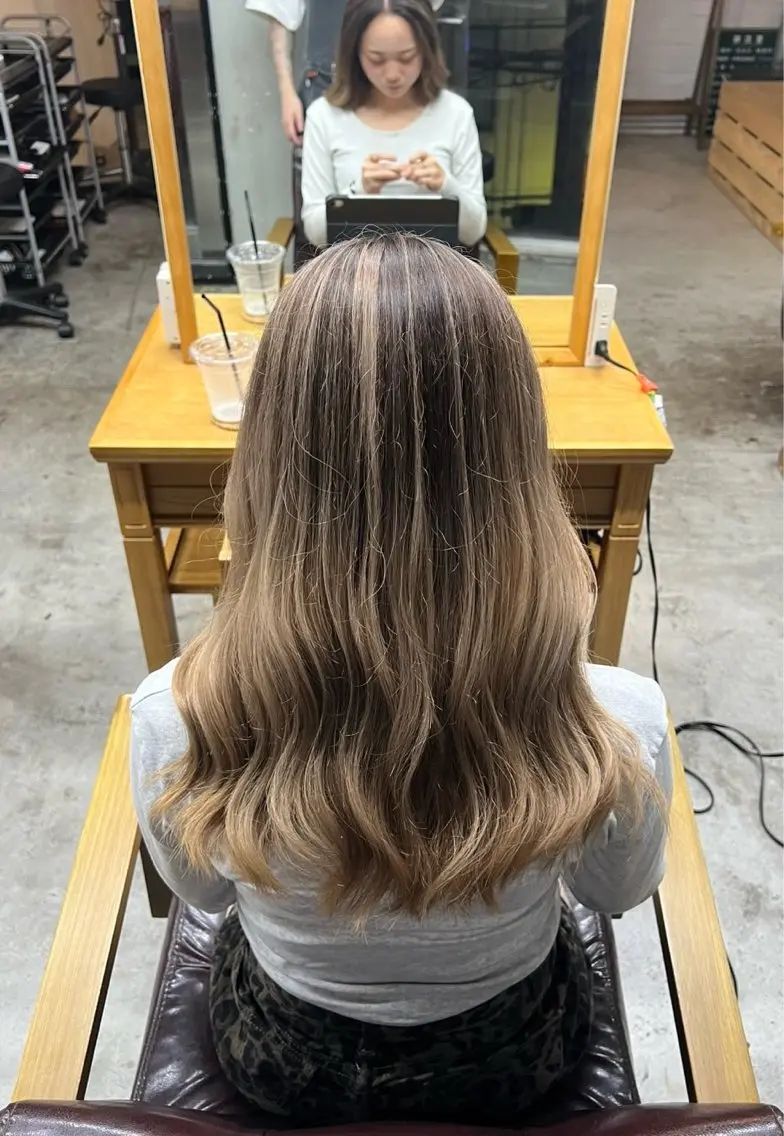 セミロング カラー バレイヤージュ ベージュカラー ホワイトベージュ レイヤーカット ヘアカラー トリートメント 指名数No.1 /NAOYAのヘアスタイル