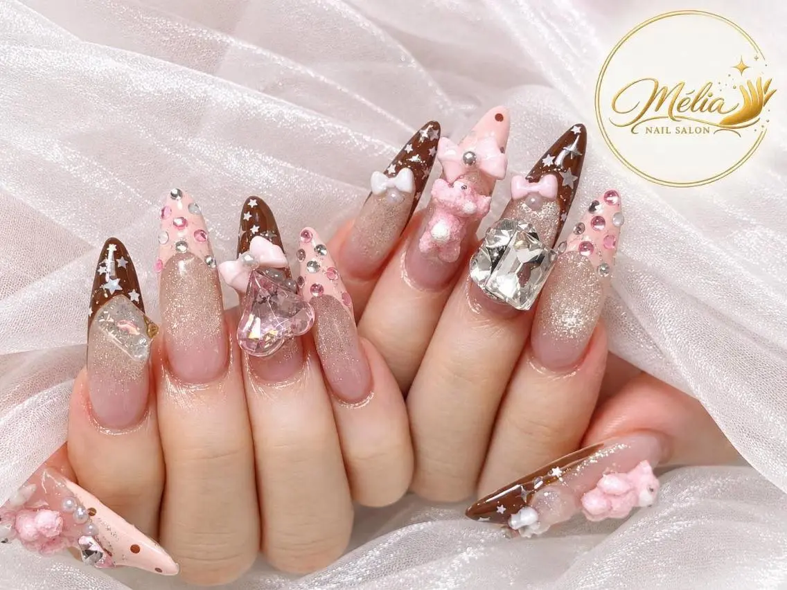 ネイル ボルドー ブラウン ハロウィン ハート キラキラネイル Melia Nail Nambaのネイルデザイン