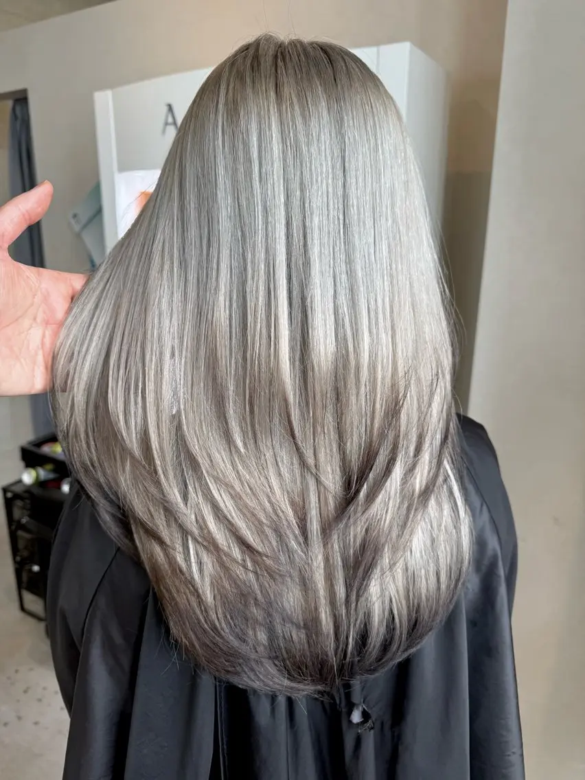 セミロング カラー 井上 一平のヘアスタイル