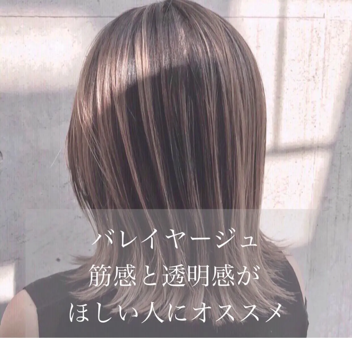 ミディアム カラー ミディアムパーマ アッシュ ベージュカラー ブルーカラー グレージュ ヘアカラー AKI アキのヘアスタイル