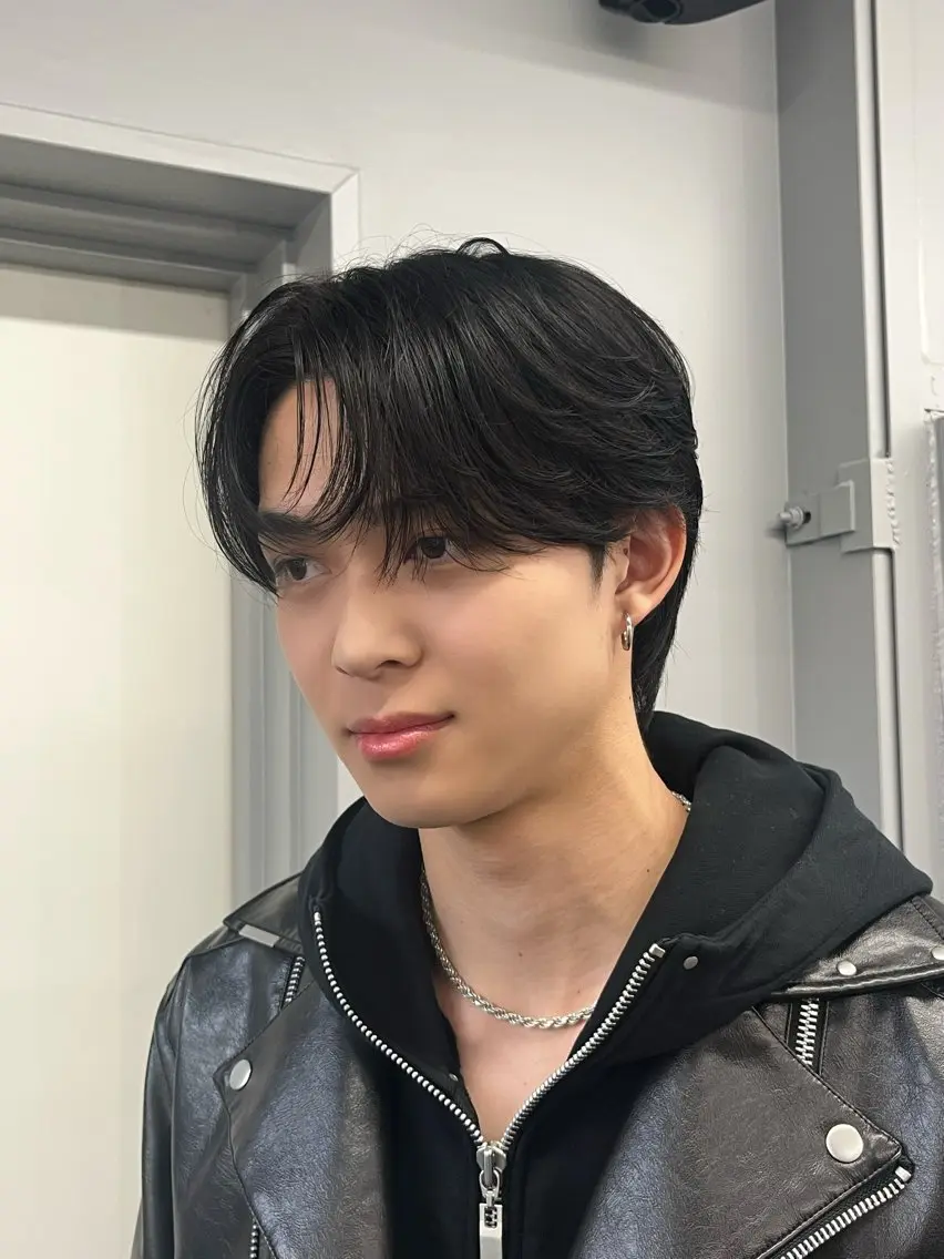 メンズ アイカ🐺 メンズ韓国ヘアのヘアスタイル