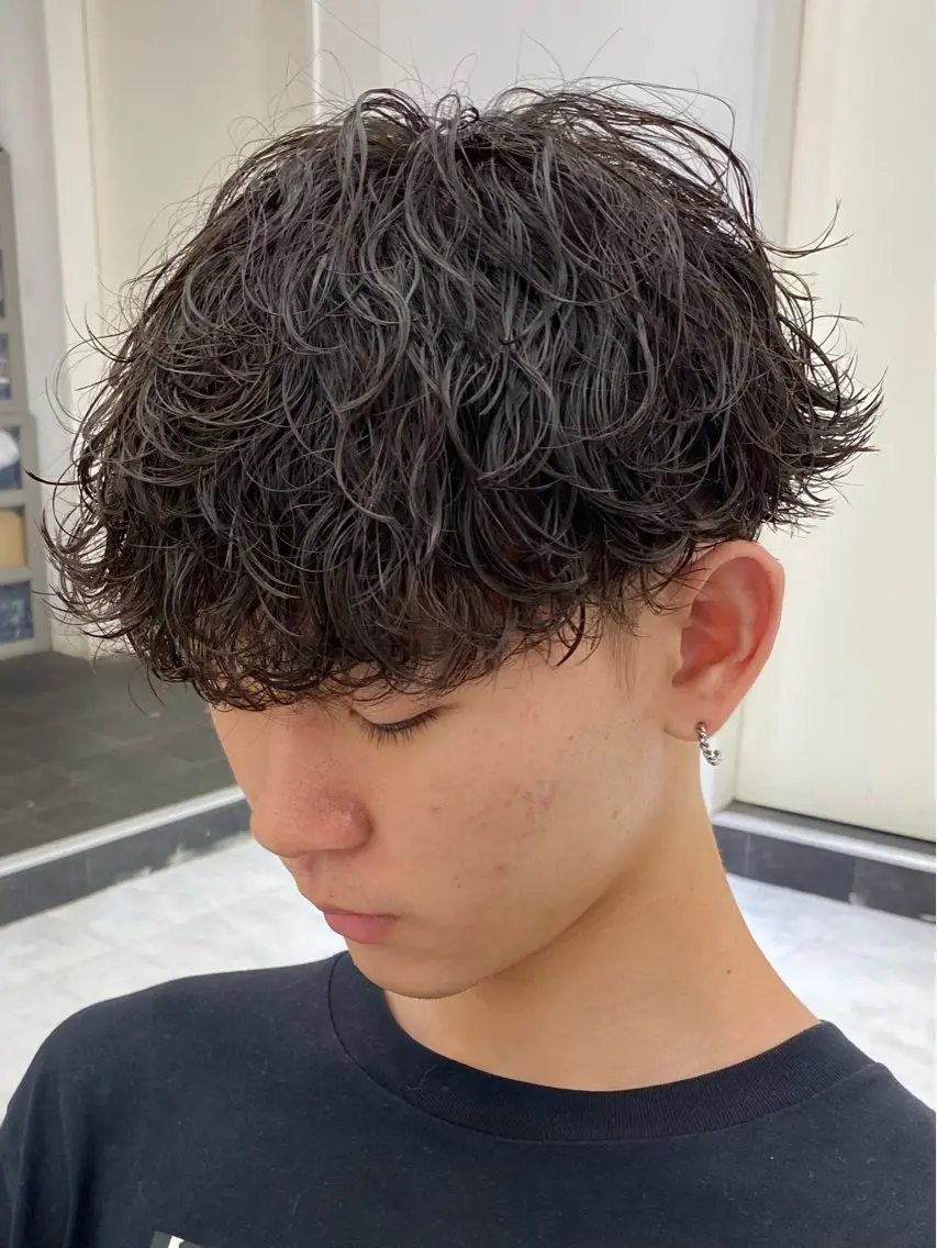 ショート パーマ メンズ カット パーマ 岩城 滉成のヘアスタイル