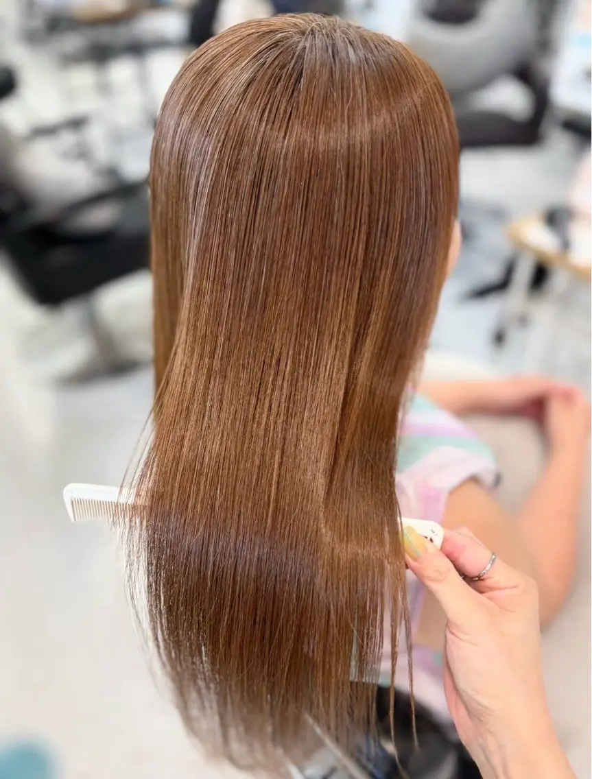 ミディアム MANA |ベージュカラーのヘアスタイル