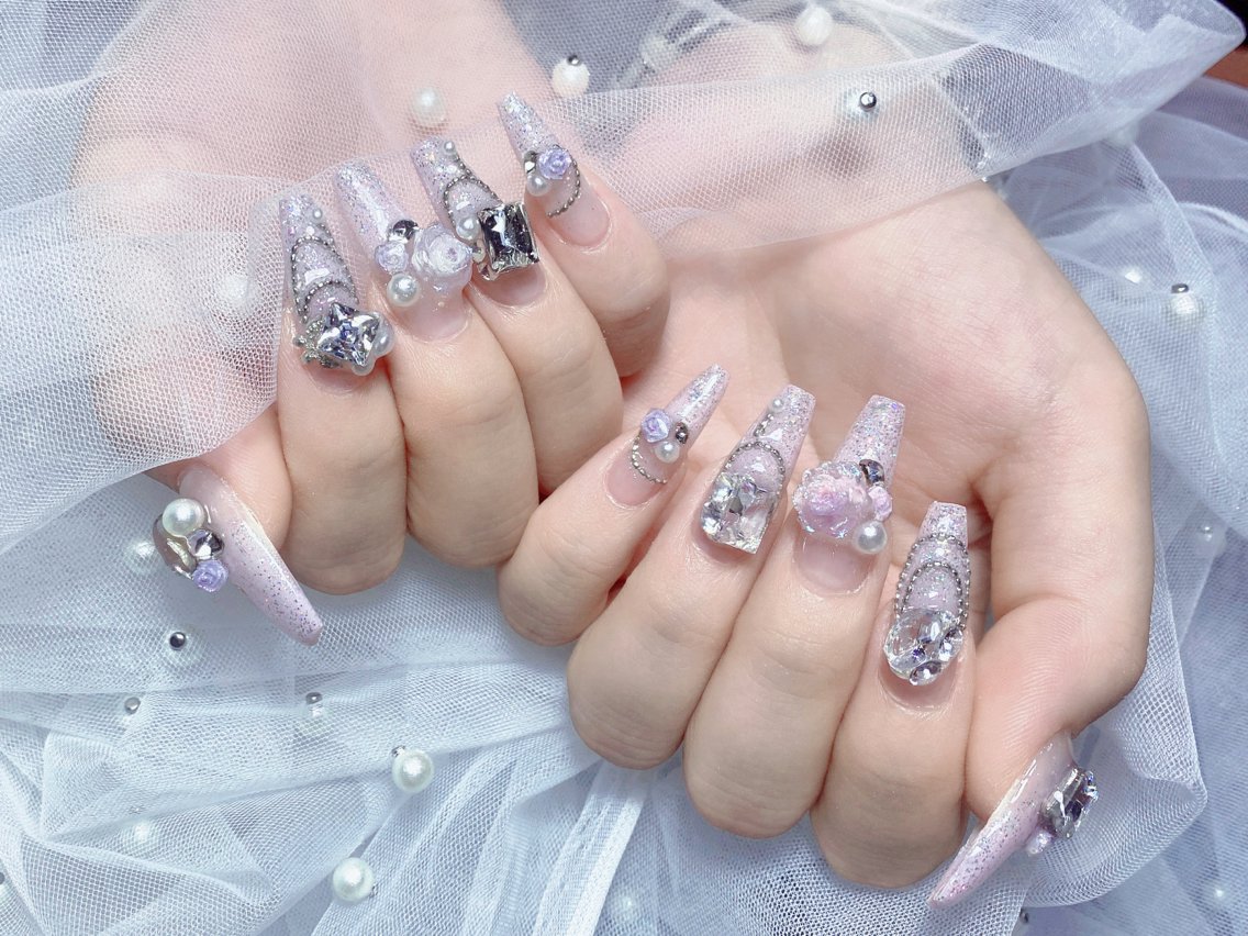 ネイル Yuna✨ Saran Nailのネイルデザイン