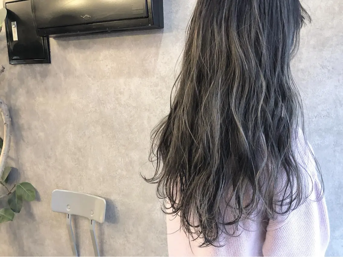ロング カラー 顔周りレイヤーカット ブリーチminamiのヘアスタイル