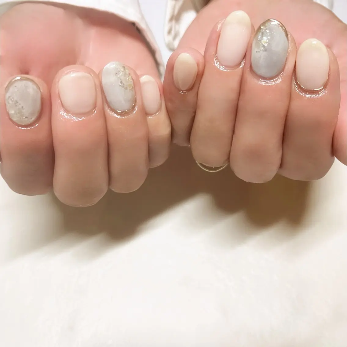 ネイル 大理石ネイル(マーブル) ミラーネイル 佐藤 芽衣のネイルデザイン