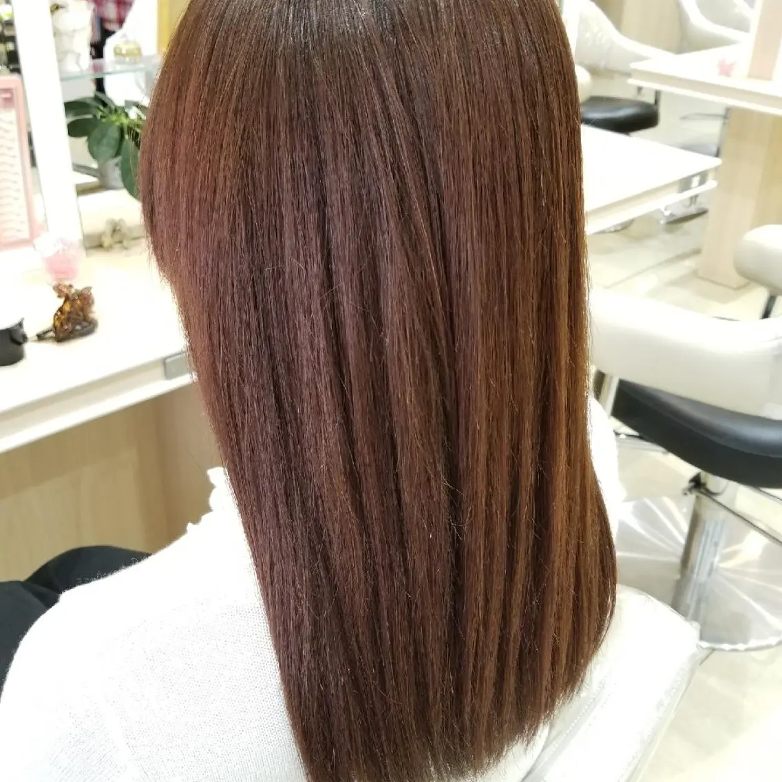 セミロング カラー ブラウンカラー ピンクカラー ピンクブラウン カット ヘアカラー 山内 佐江子のヘアスタイル