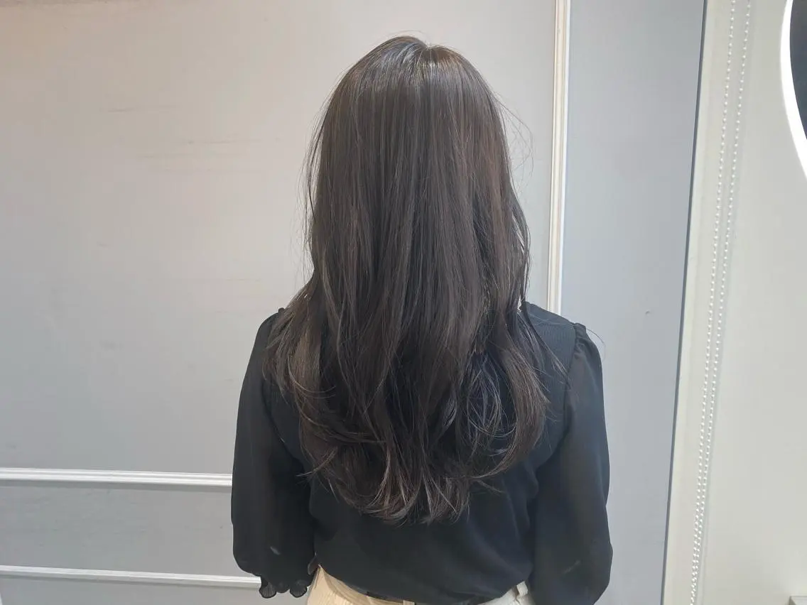 セミロング 美髪矯正透明感カラー 江川　和輝のヘアスタイル