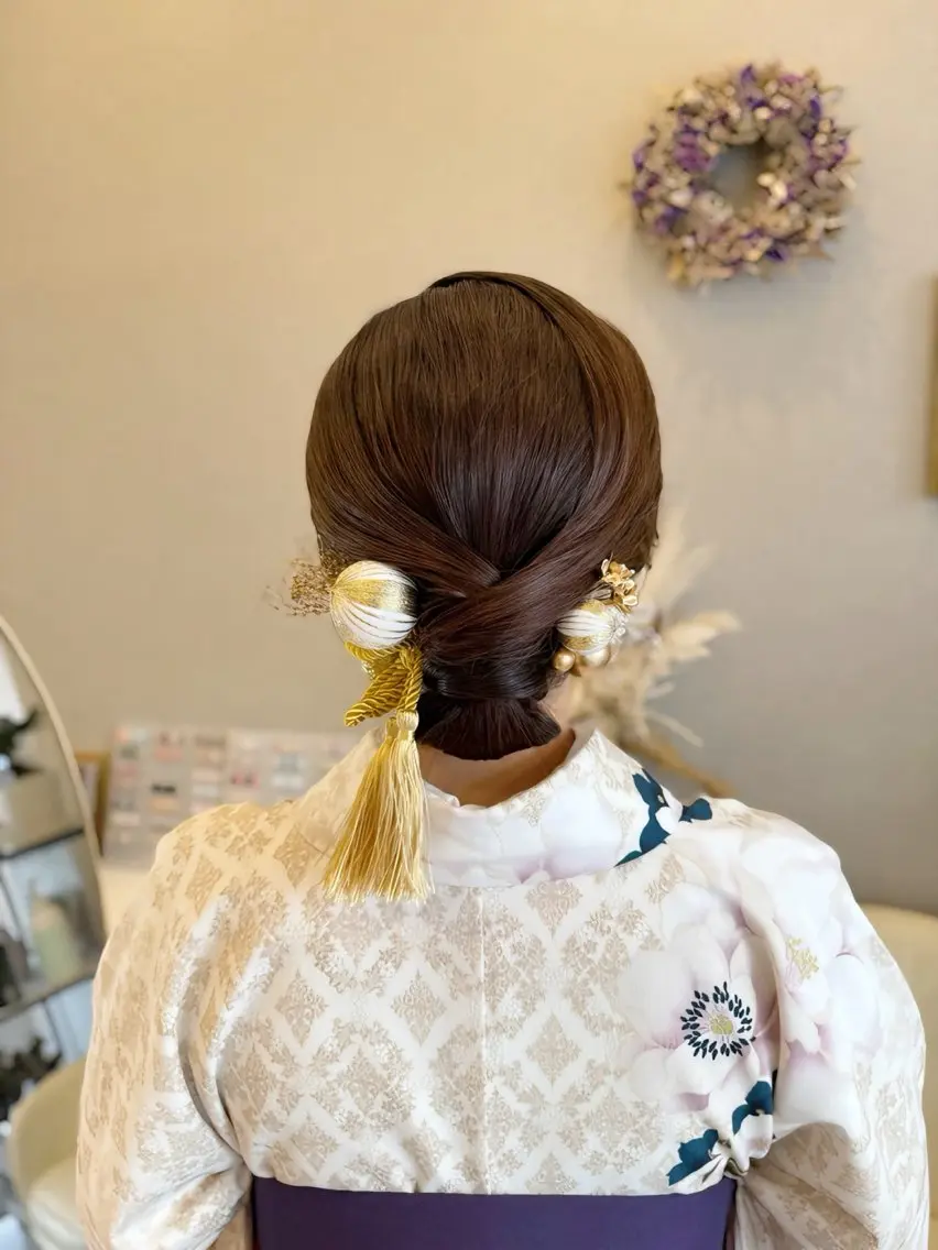 卒業式ヘアセットと袴着付け👘✨7時までのスタートの金額です。それよりも前は早朝料金別途かかります🌿の写真