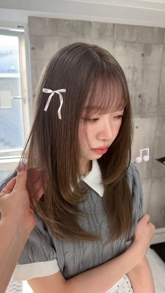 セミロング カラー ハイトーン/ゆるふわ 🧚𖥔ׁTOMO♡のヘアスタイル