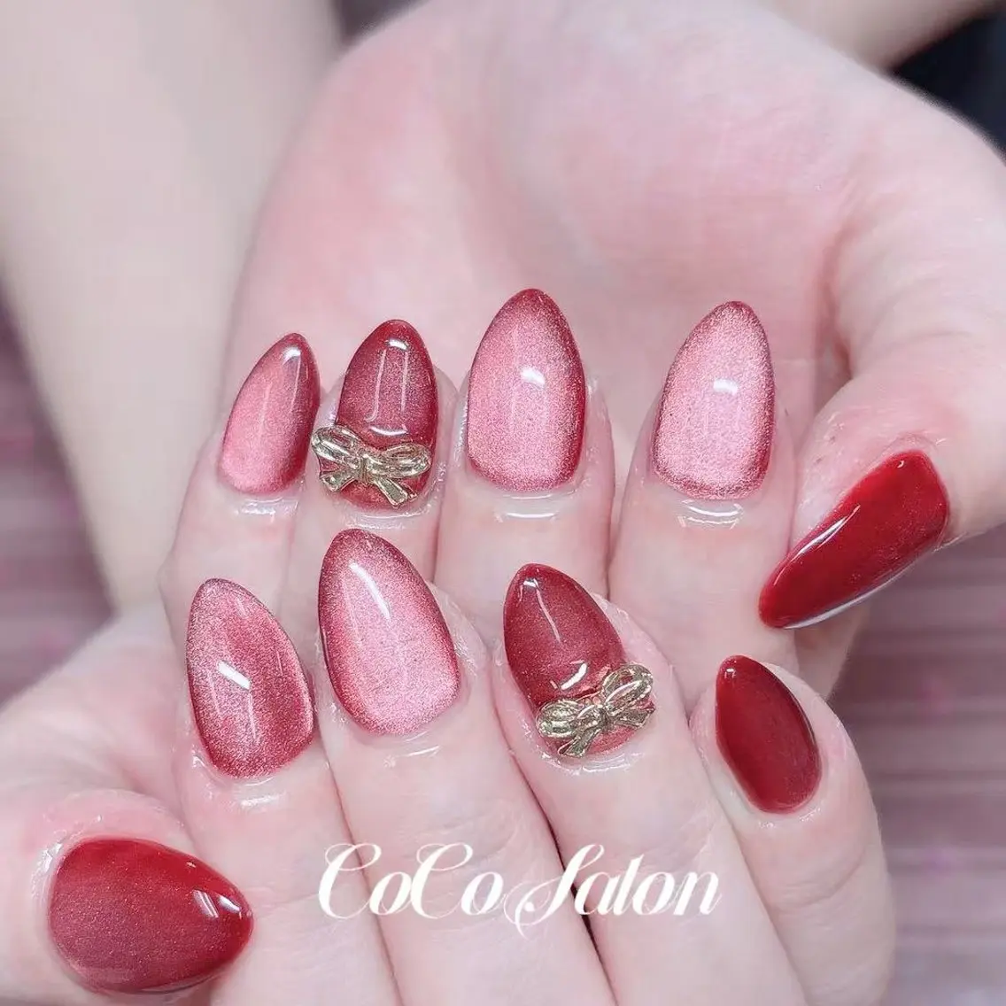 ネイル ジェルネイル マグネットネイル 赤色 リボン CoCo Salon ネイル/睫毛/脱毛のネイルデザイン