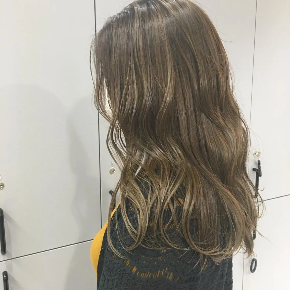 ロング カラー ベージュカラー オリーブベージュ カット ヘアカラー トリートメント 狩野 羅夢のヘアスタイル