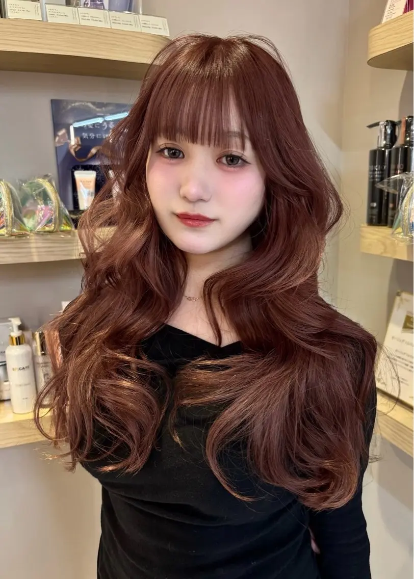 ロング ピンクブラウン レイヤーカット カット ヘアカラー 遠田 彩那のヘアスタイル