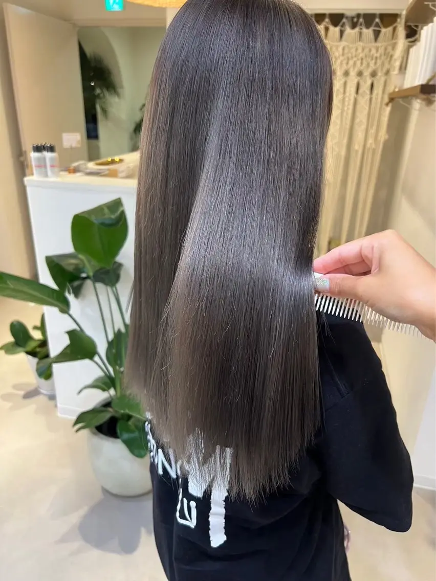 ロング カラー 髙野 未衣菜のヘアスタイル
