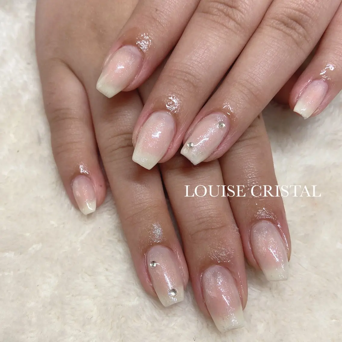 ネイル チークネイル ハンドネイル LOUISE CRYSTALのネイルデザイン
