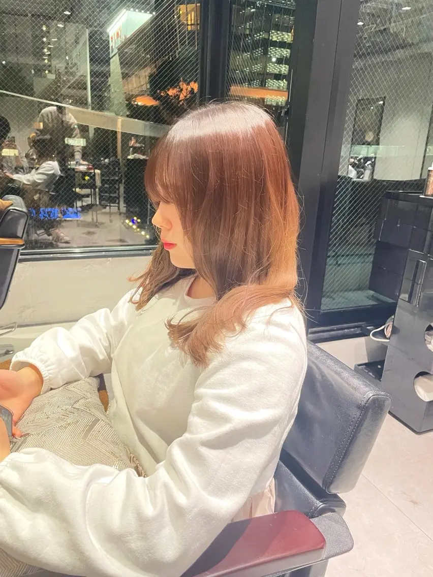 ❤️🔥人気NO.1❤️🔥ワンホンヘアカット+5種類配合、再生美容液カラーの写真